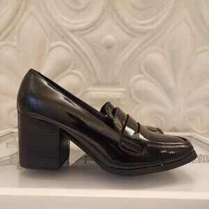 Kenenth Cole Reaction Black Patent "Elsa" Heeled Loafers. NWOT. Size 6.5